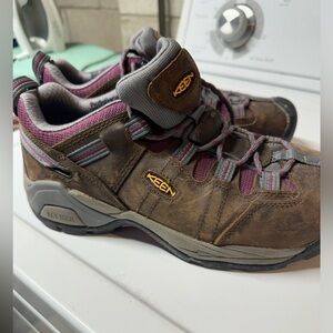 Keen steel toe shoes size 9M